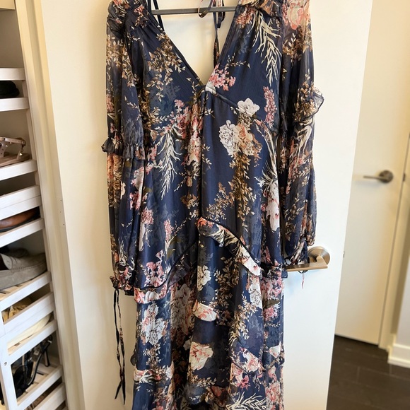 ASOS pleated layered tiered midi dress in navy floral print with lace trim - Picture 3 of 4